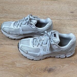Nike Zoom Vomero 5 shoe